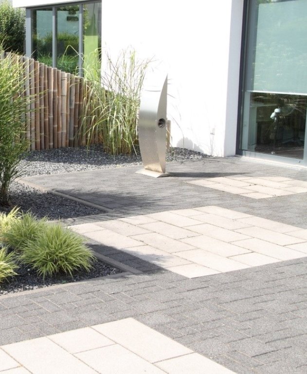 Chodnik z kostki brukowej